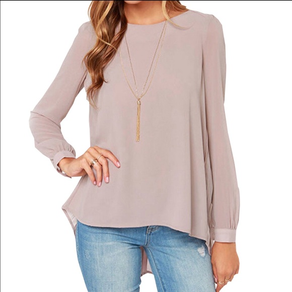 ✨HP✨Chiffon Pleated Back Blouse - Picture 2 of 4