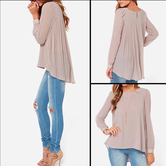 ✨HP✨Chiffon Pleated Back Blouse - Picture 3 of 4