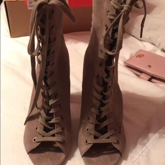 Women's tan Steve Madden Heels size 9