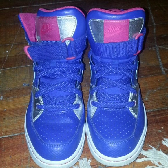 Nike Sneakers - Picture 2 of 4