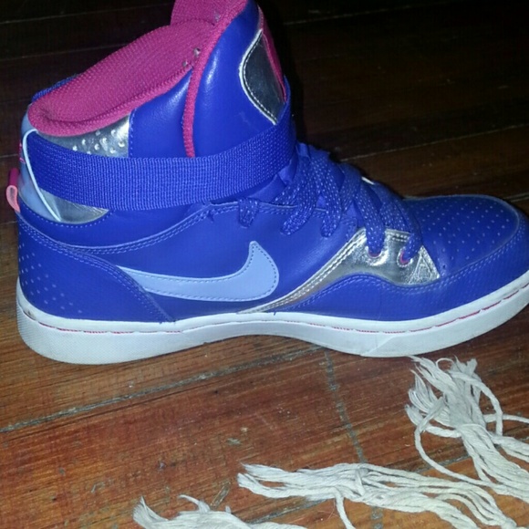 Nike Sneakers - Picture 3 of 4