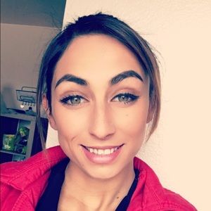 Meet your Posher, Christina