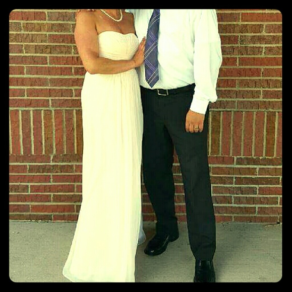 Formal dress - Picture 1 of 7