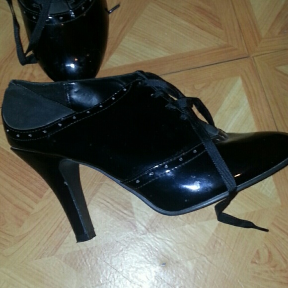 Heels - Picture 1 of 4