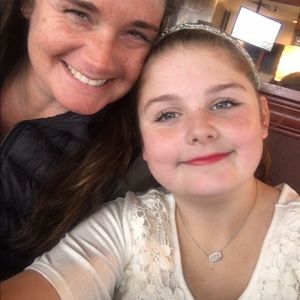 Meet your Posher, Elissa