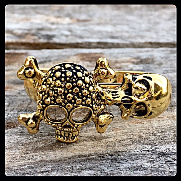 LAST ONE!! Gold Two-Finger Skull Ring! NEW! - Picture 1 of 10