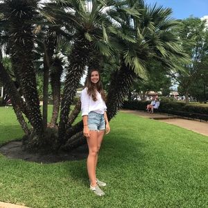 Meet your Posher, Hannah