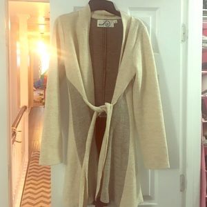 Gorgeous,flattering mid length sweater from anthro