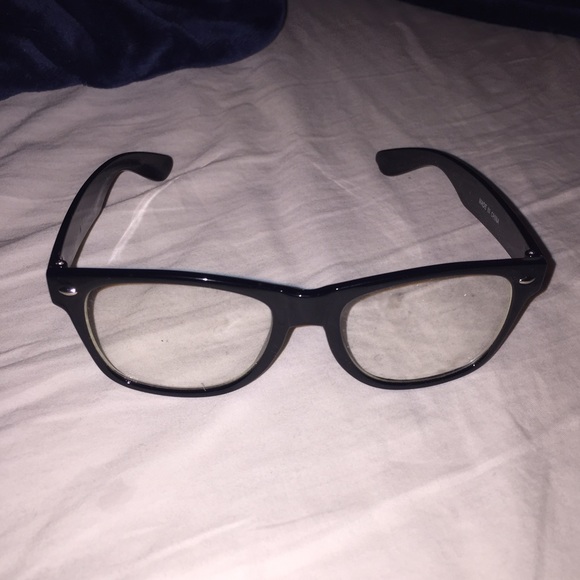 Fake nerdy glasses 👓