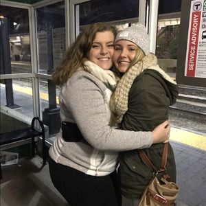 Meet your Posher, Alexis