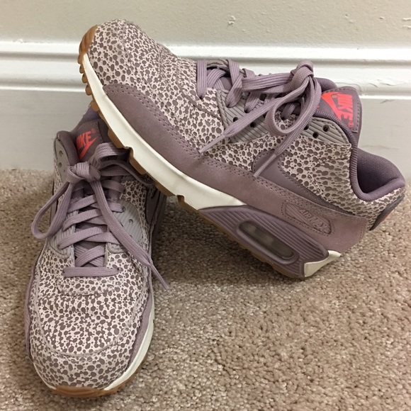 Nike Shoes - Excellent condition Air Max size 7