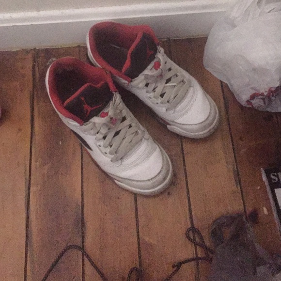 Fire red 5s - Picture 1 of 1