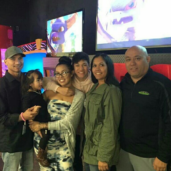 Welcome to Mauigrlxo's Closet ♡ - Picture 2 of 4