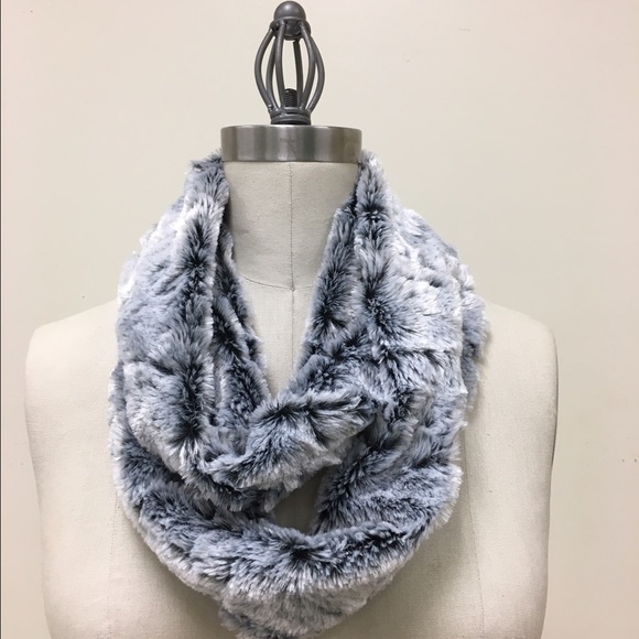 NEW Black & White Faux Fur infinity Scarf