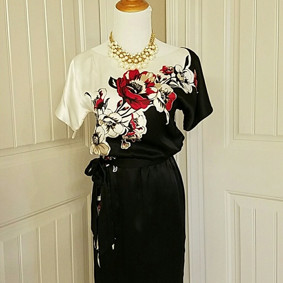 White House Black Market Dresses & Skirts - white house black market silk floral print dress