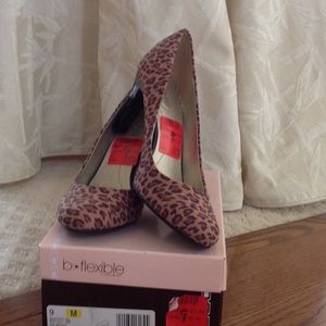 Leopard print pumps! NEVER BEEN WORN!