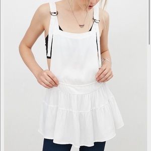 KIMCHI BLUE. new. White pinafore top. Size L