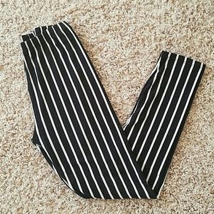 Black & white stripe leggings