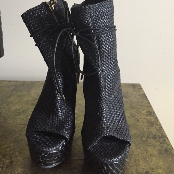 Burberry Prorsum Wedges - Picture 3 of 3