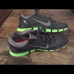 Nike Free gray tennis shoes