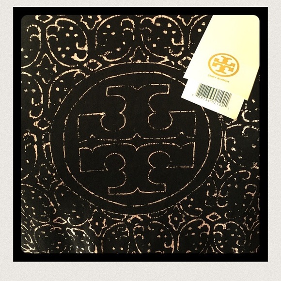 ♦️SOLD♦️Tory Burch Hanna Logo Tee Black Gold Foil - Picture 2 of 3