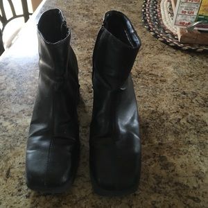 Boot shoes. Like new barely worn. Smoke free home