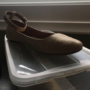 Born ballet flats