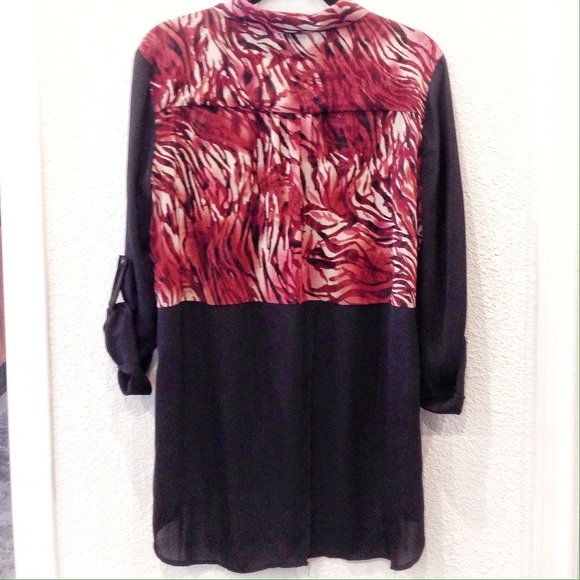 Status by Chenault Hi-Low Tunic w Sheer Bodice - Picture 3 of 4