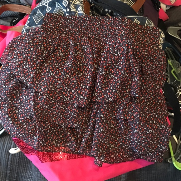 AE ruffle skirt