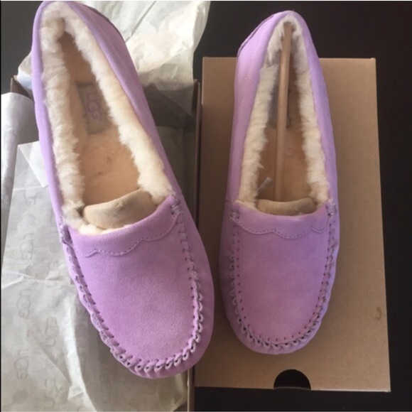 UGG Shoes - UGG authentic scalloped lilac bloom moccasins Sz 9