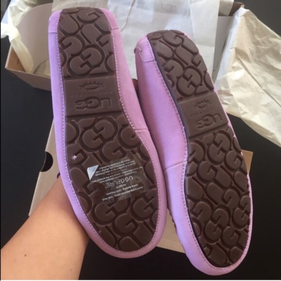 UGG authentic scalloped lilac bloom moccasins Sz 9 - Picture 2 of 4