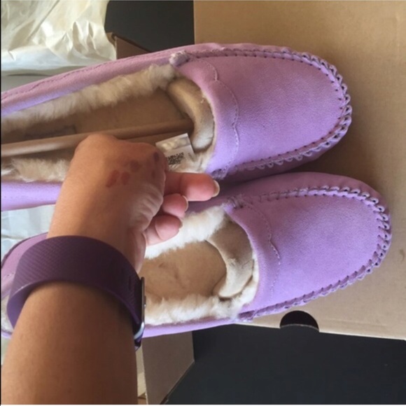 UGG authentic scalloped lilac bloom moccasins Sz 9 - Picture 4 of 4