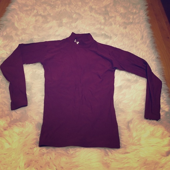 Under Armour Top!!