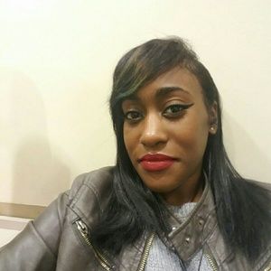 Meet your Posher, Dominique