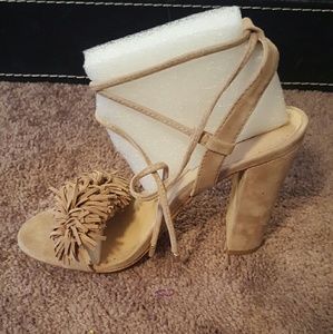 SASS Steve Madden camel heel size 7