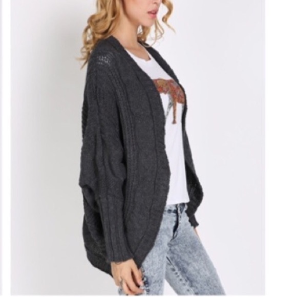 SALE🌺GRAY CABLE KNIT SWEATER - Picture 4 of 6