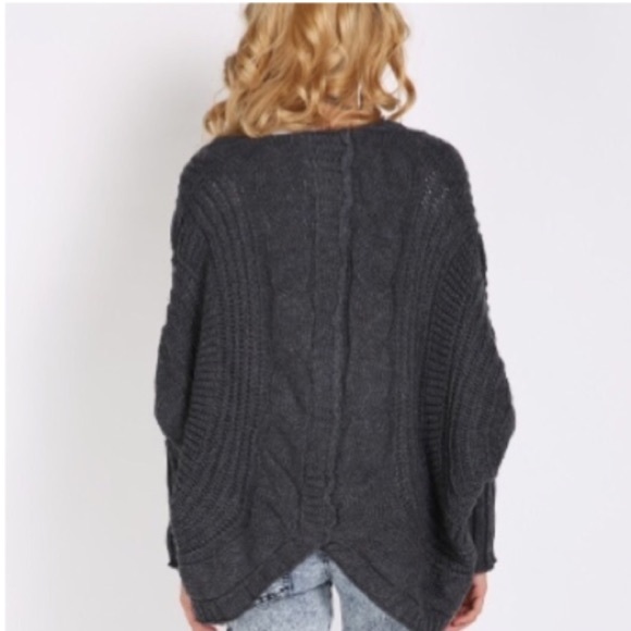 SALE🌺GRAY CABLE KNIT SWEATER - Picture 5 of 6