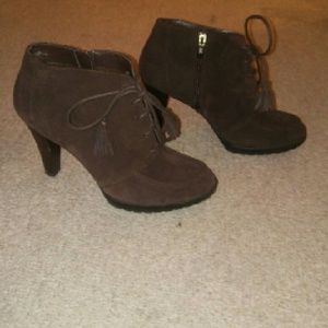 Anne Klein suede/leather ankle boots size 9