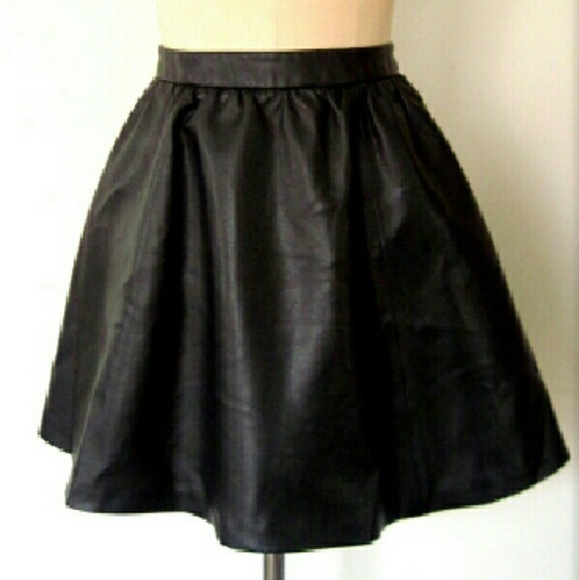 NWT H&M Sexy Faux Leather Flared Mini Skirt 8 - Picture 1 of 3