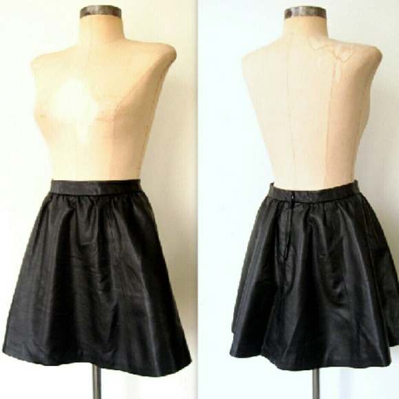 NWT H&M Sexy Faux Leather Flared Mini Skirt 8 - Picture 2 of 3