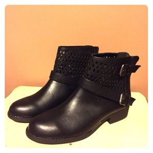 🆕Route 66 Black Ankle Bootie Size 7 NWT