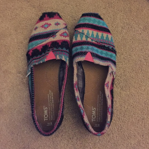 TOMS Shoes - Aztec print toms