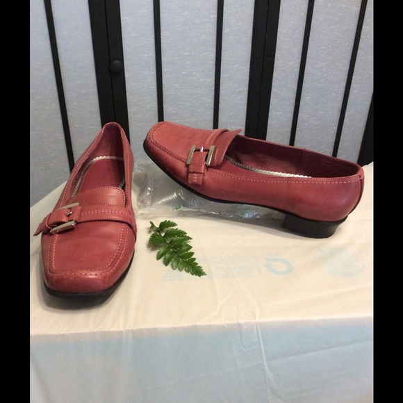 Comfy pink shade flats. - Picture 1 of 2