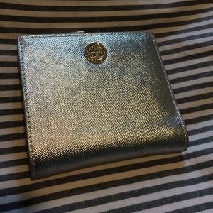 New Tory Burch Robinson Silver Mini Wallet