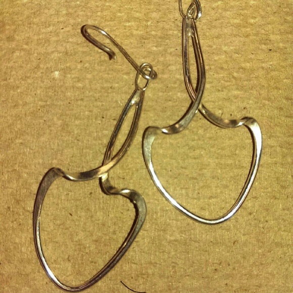 Sterling Silver ribbon styled teardrop earrings - Picture 1 of 1