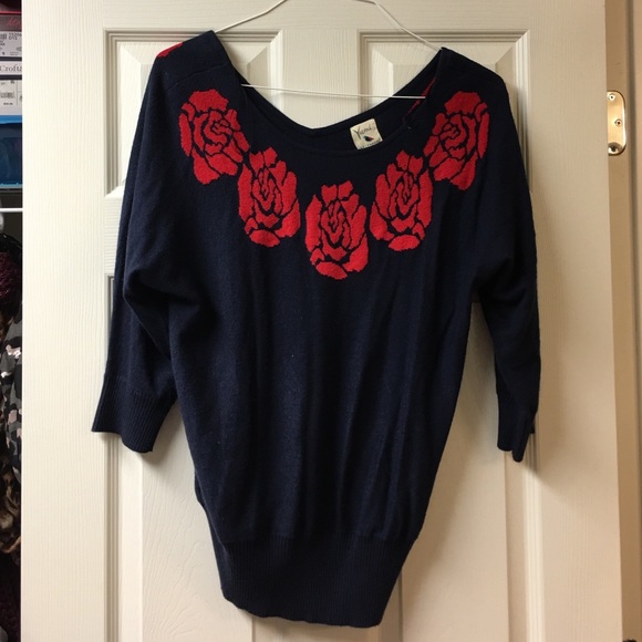 Yumi ring of roses sweater