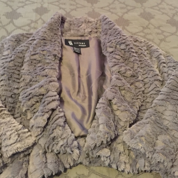 On trend SISTERS faux fur waist length coat
