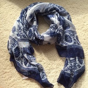 NWT Blue and White Elephant Scarf