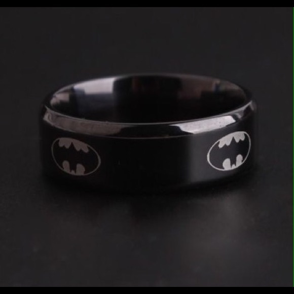 3 SIZES 8MM Mens Black Titanium Batman Symbol Ring - Picture 2 of 2