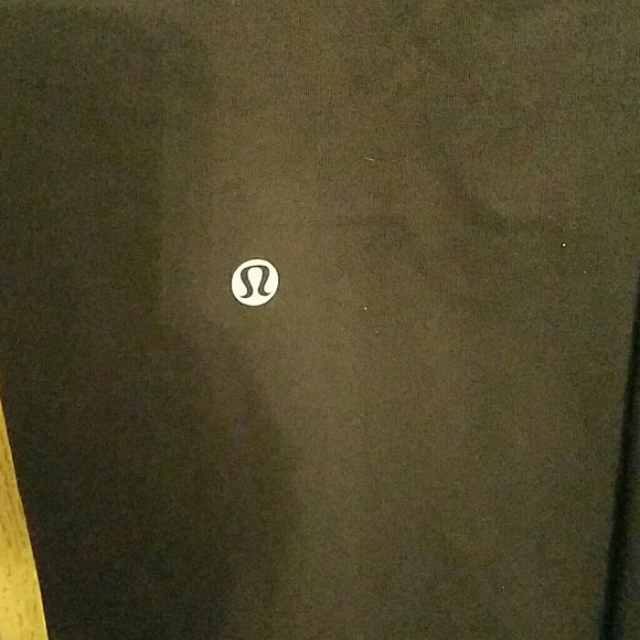 Lululemon yoga pants, bought and are too tight! - Picture 2 of 3